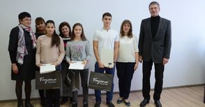 „БТБ България“ връчи по 500 лева на 3 талантливи деца на свои служители
