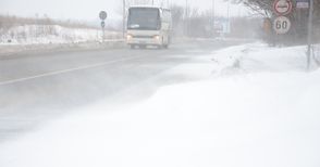 Само автобусът до Образцов чифлик спря заради ограничение по пътя за Кубрат