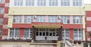 Слухове за партиен натиск в най-голямото русенско училище