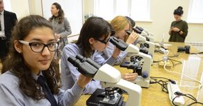 „Америка за България“ дари 60 000 лева за център по природни науки в Математическата
