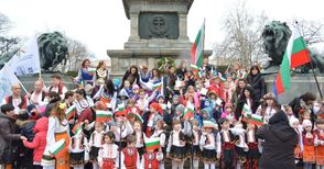 139 деца, родители и учители гордо рецитираха „Аз съм българче“