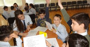 Каки от 7 клас помагат на четвъртокласници да учат български и английски