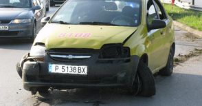 Клиентка в такси пострада в катастрофа