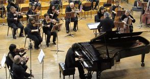 Изявени ученици от НУИ свирят заедно с русенските симфоници