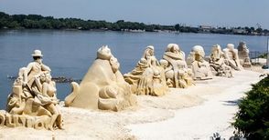 Днес стоварват на кея първите 100 тона пясък за русенския Sand fest