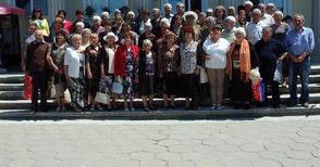 Екскурзия из България получиха в подарък пенсионери в Новград