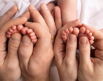 Предлагат по-големи помощи за раждане на второ дете и близнаци