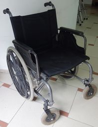 Братче и сестриче задигнали инвалидна количка да се повозят