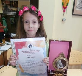 9-годишната Петя пътува до Индия, за да си вземе наградата за рисунка