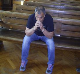 Подсъдимият за обира на Пощенска банка Илиян Петров по време на едно от заседанията по делото.      Снимка: Архив „Утро“