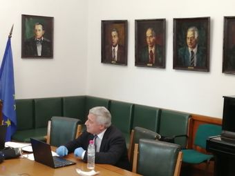 Ректорът проф. Белоев по време на събранието.         Снимка: РУ