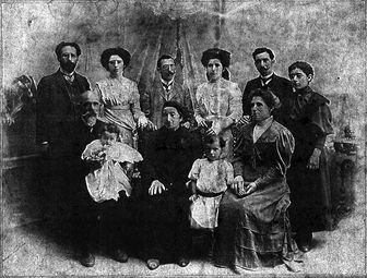 Част от фамилията Блъскови в Русе 1910 г.