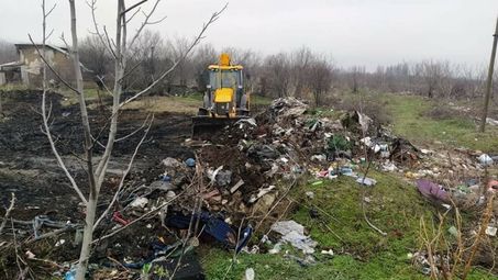 Над 60 тона боклук изнесен от незаконно сметище в Тракцията