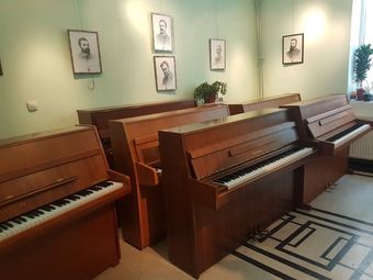 С два рояла и 9 нови пиана приключи кампанията „Талант без граници“