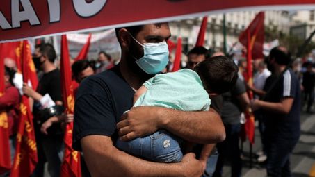 Транспортът в Гърция е блокиран заради стачка срещу промени в трудовото законодателство