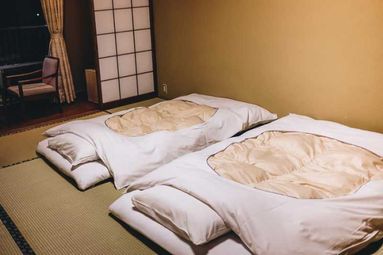 Защо е полезно да спим на пода според японците: 5 причини