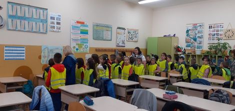 Бъдещи първокласници се разходиха в русенското училище "Възраждане"