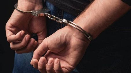 Двама грабители арестувани два часа след обира