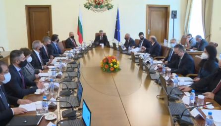 Министерският съвет се събра на извънредно заседание заради изборите