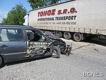Лек автомобил се блъсна в ТИР на пътя Русе-Бяла