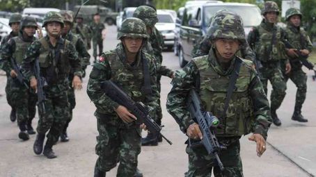Хунтата в Тайланд привиква министри и политици