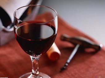 Червеното вино е полезно за зъбите