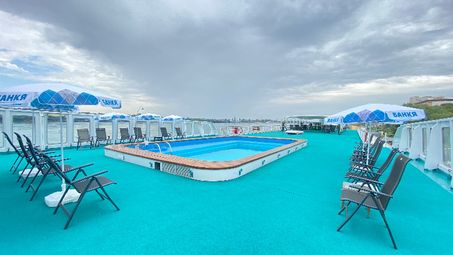 „CRAZY FISH“ с нови предложения в менюто за летния сезон, Beach Bar очаква русенци и гости на града на палубата на кораб „София“