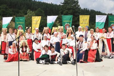 Русенските самодейци се завърнаха със 17 медала от събора в Копривщица