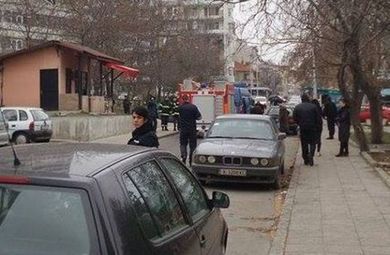 Отцепиха район в бургаския жк "Лазур", има сигнал за бомба