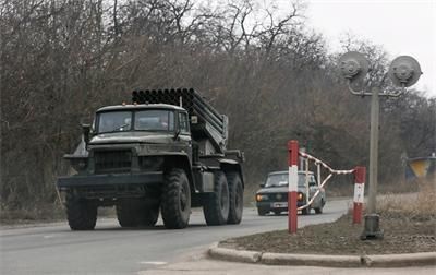 Най-малко шестима цивилни са убити при ракетен обстрел в Източна Украйна