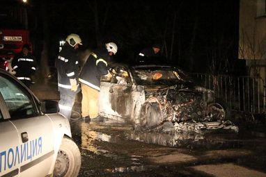 Четири коли изгоряха в Пловдив, разследват палеж