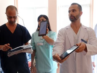 Мобилно приложение на VIVACOM дава дистанционен достъп на лекари до болничния софтуер