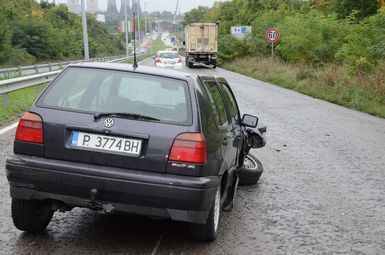 ТИР и лека кола катастрофираха на пътя Русе-Силистра