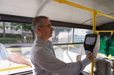 Автобусите в Русе са оборудвани с електронна система за таксуване
