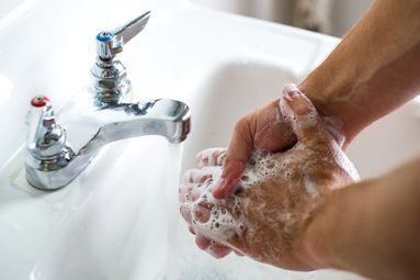 Всеки трети българин не мие достатъчно често ръцете си