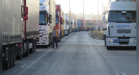 Румънците си пазят асфалта от българските ТИР-ове