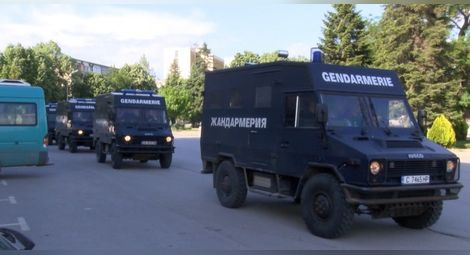 Напрежение прати жандармерия в карловско село