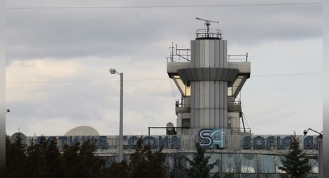 Летище София блокирано от пътници