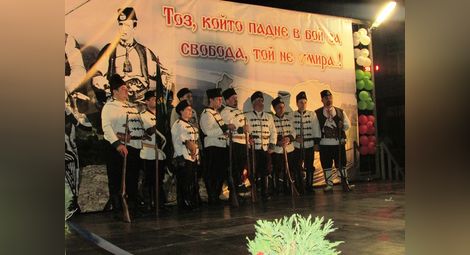 В тържеството се включиха и четници от „Традиция“. Снимка: Марий ПЕЙЧЕВ