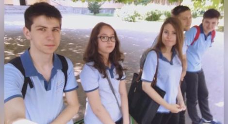 Учениците от Европейското, участвали във филма.       Снимка: БНТ1