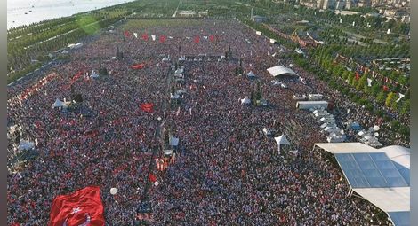 Турската опозиция демонстрира събуждането си