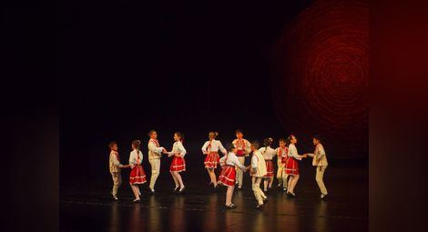 Грандиозен годишен концерт  поднесоха танцьорите от „Зора“