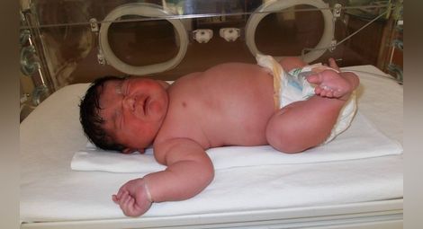 Бебе гигант в Пловдив! Момченце се роди 5,7 кг!