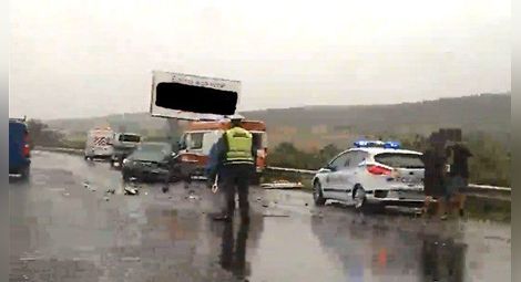 Линейка и автомобил се сблъскаха на магистрала "Тракия"