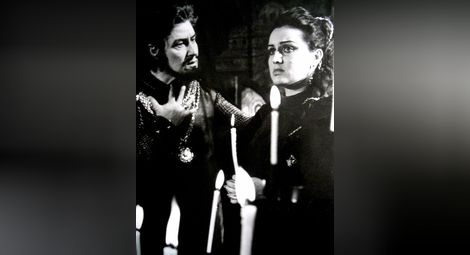 Мария Венциславова и Анастас Анастасов в постановката на „Мария Десислава“ преди 39 години.                  Снимка: Опера-Русе
