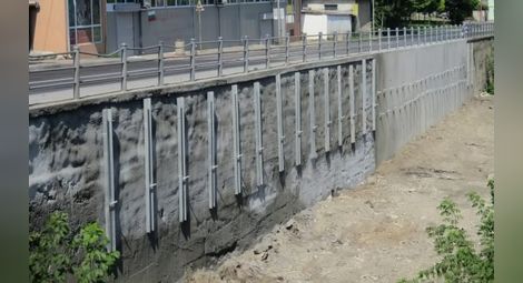 Завърши ремонтът на подпорната стена на пътя Бяла-Попово