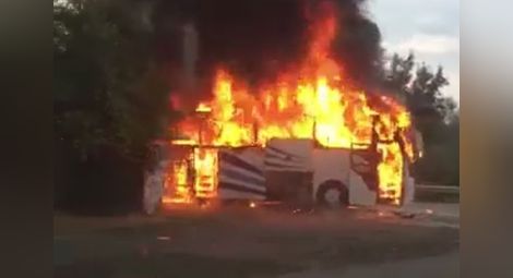 Автобус с пътници пламна край Бургас