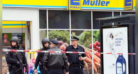 Един загинал и много ранени при нападение с нож в Хамбург