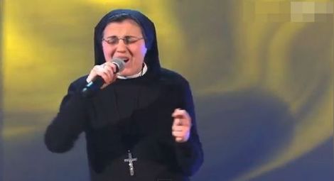 25-годишна монахиня побърка жури и публика в Италия (ВИДЕО)