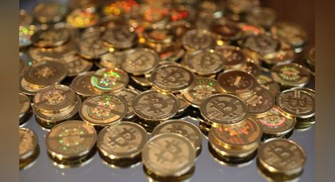 Криптовалутата Bitcoin се раздели на две заради спор